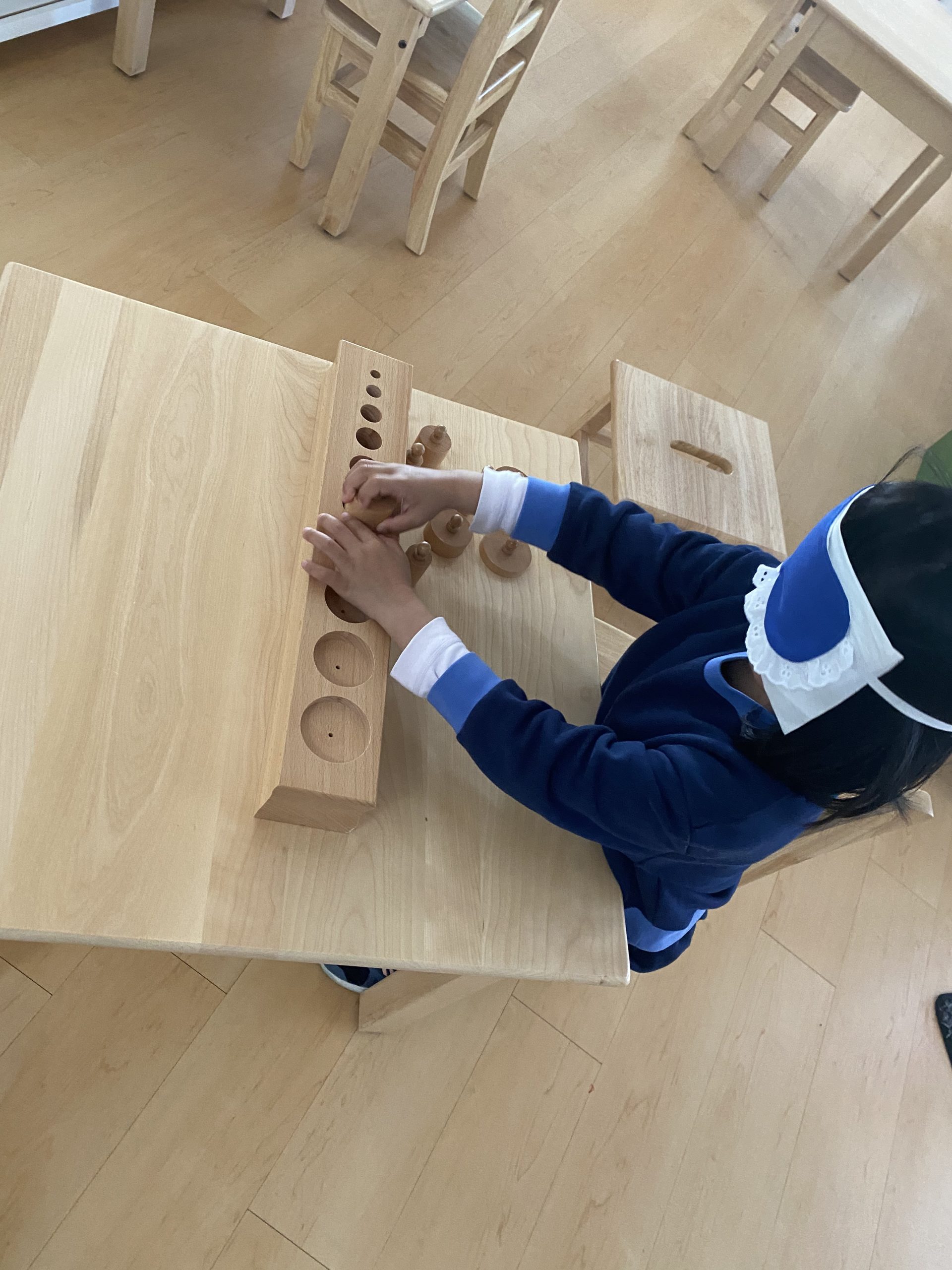 Primary student blindfolded while solving puzzles