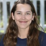 La Sra. Riley Baumann es la profesora asistente de Nido Infantil en la Escuela Montessori La Jolla.