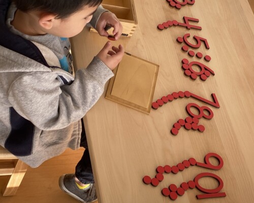 Boy learning how to count at la jolla montessori school