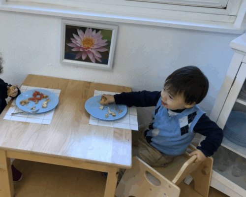Toddler eating lunch independently